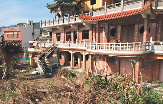 游客夜闯"基隆鬼庙"探险 居民不堪其扰