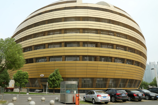 郑州"金蛋"投资10亿 被评最丑建筑