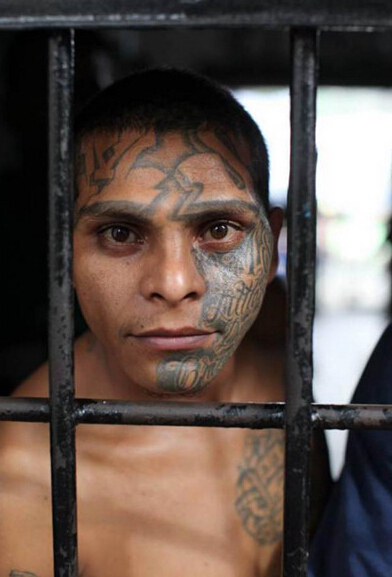 萨尔瓦多惊现由黑帮犯人统治的监狱 连狱警都不敢入内