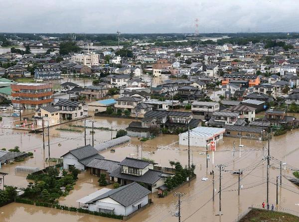 日本洪水泛滥致3人死亡28人受伤 48岁女性连人带车被冲走