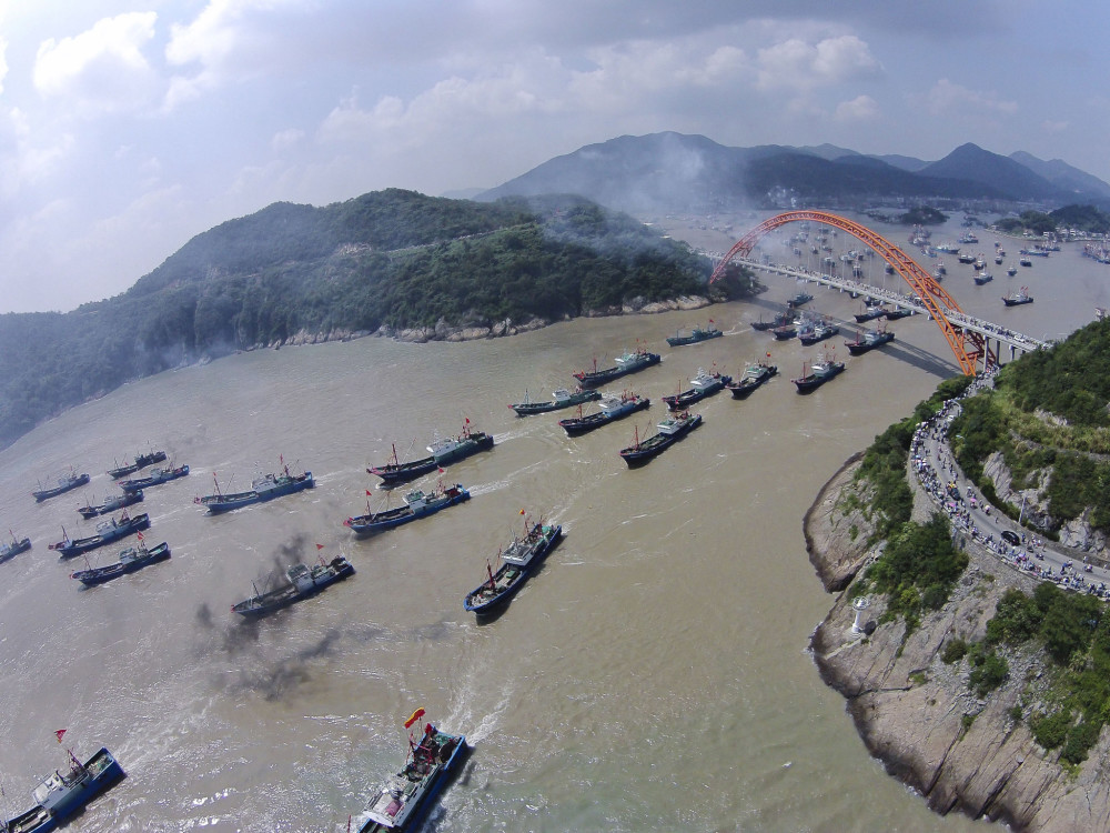 难得一见的壮观!东海休渔期结束 石浦港"千舟竞发"出海捕鱼