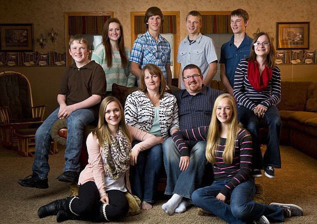 美国版"葫芦娃"长大了 世界首例7胞胎将迎成人礼