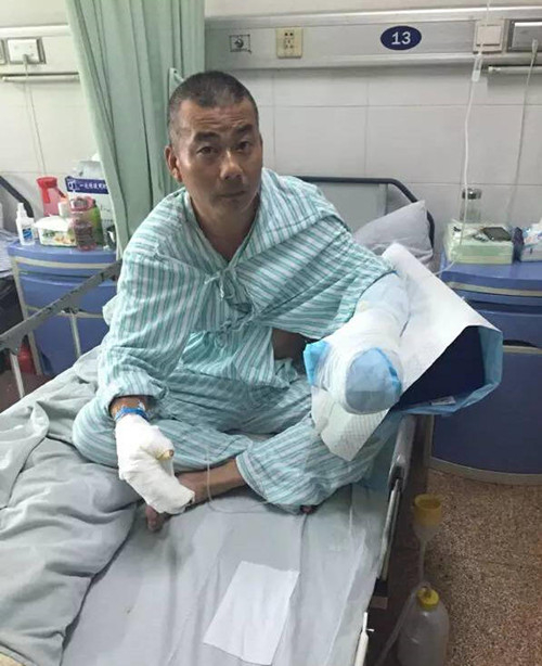 杭州美食城火灾致11人受伤 其中有位是冻伤的