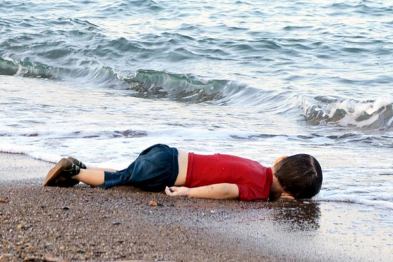 叙利亚难民儿童淹死图片