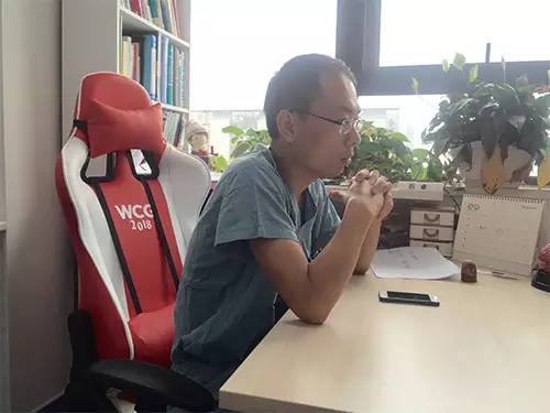 暖心医生: 我做的事情其实很稀松平常 今天,记者在石卓医生的办公室