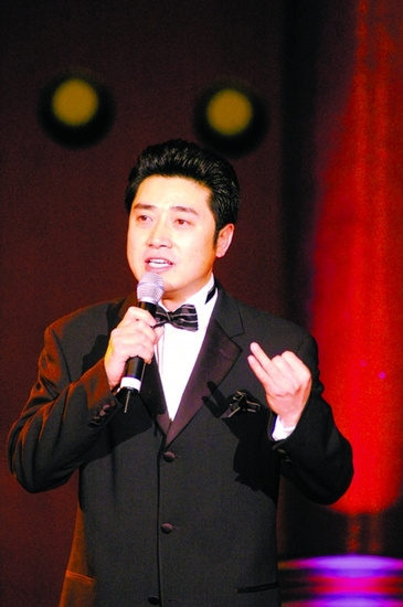 央视主持人中学历最高的张政,在2004年离开了主持的《正大综艺》