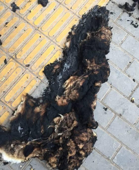 老人早市卖棉花被管理员烧掉 管理员遭停职