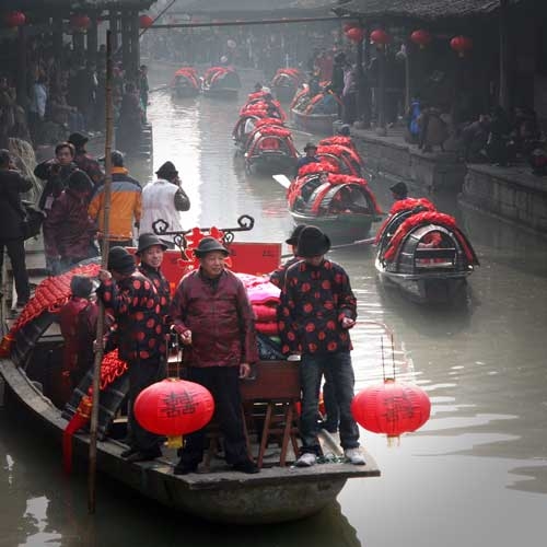 绍兴安昌古镇迎新年 水乡腊月风情节年味十足