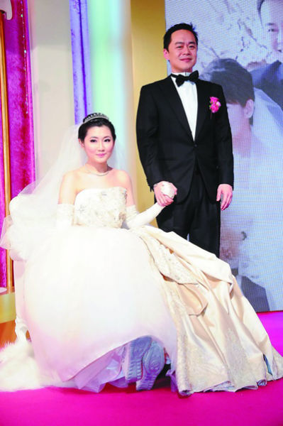 selina与老公昔日恩爱旧照 九年情断