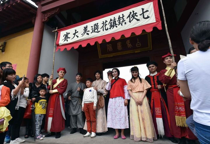 爆笑《武林外传》十周年 横店还原版七侠镇开街