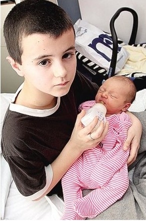 网曝00后晒孕照 这些不疯狂不成魔的熊孩子们