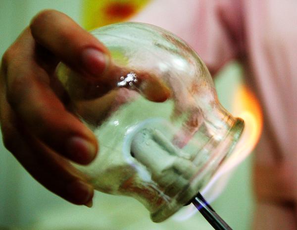 女子遭遇"天价火罐":380元/次变380元/罐