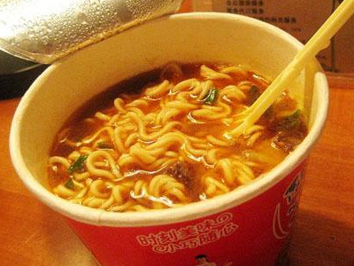 方便面桶荧光剂不会对人体造成伤害