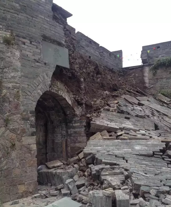 临海古长城一处城墙塌方 专家现场会诊坍塌原因