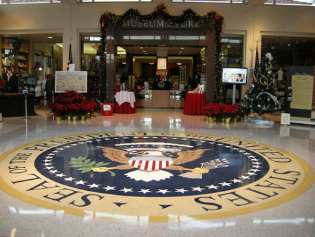 尼克松图书馆升级改造 将展出白宫办公室复制品