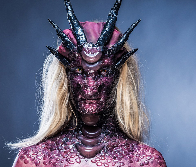 震撼化妆! 21岁女孩超逼真惊悚妆吓到你吃不下饭