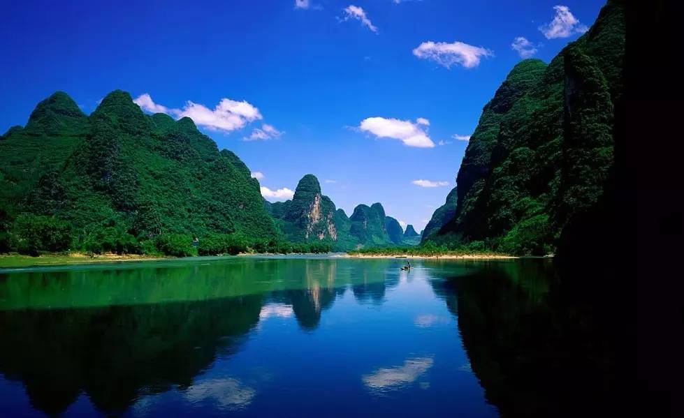 阳朔的美自古就有诗为证——"桂林山水甲天下,阳朔山水甲桂林",清澈的