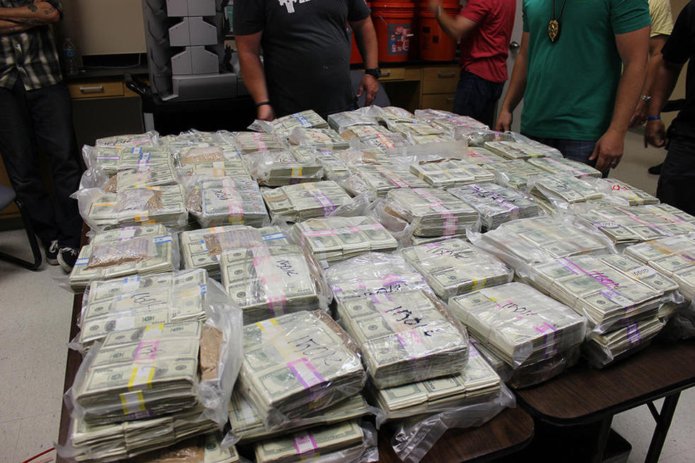 美国贩毒兄妹藏2400万美元于自家墙内 已被抓获