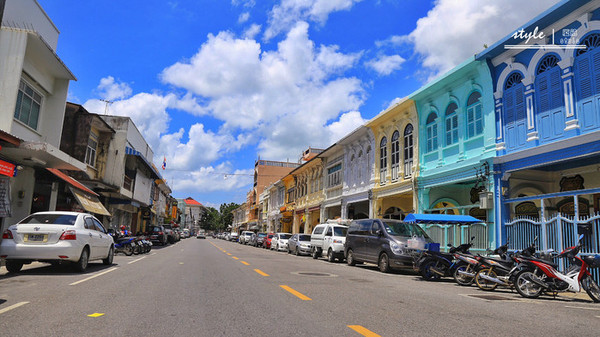 普吉镇坐落于普吉岛的东南部,是普吉府的省会.
