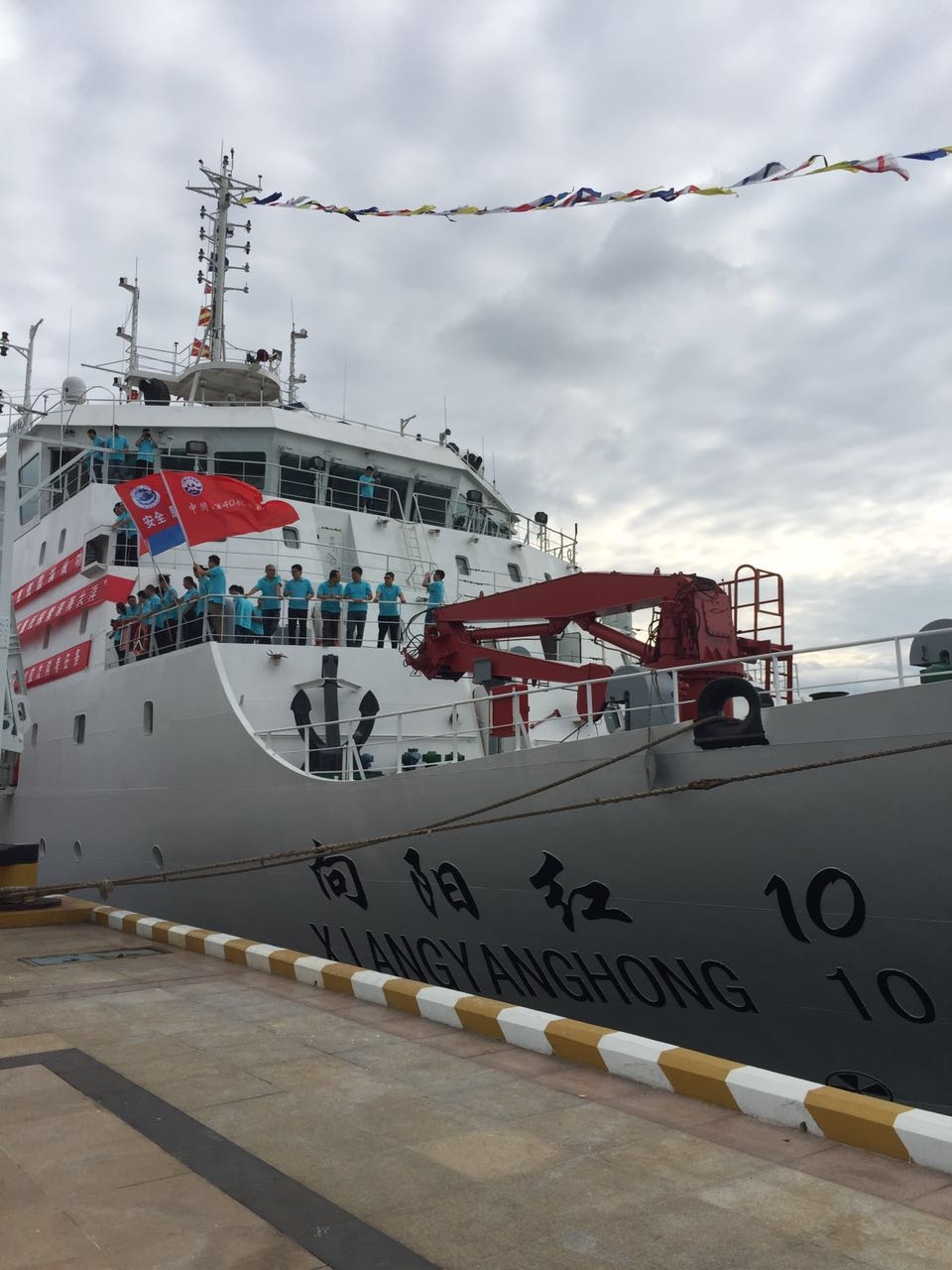 "向阳红10号"东非科考探险归来 记者第一时间上船采访