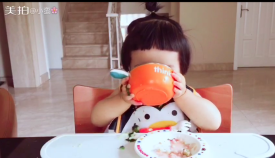 看1岁小吃货直播吃饭 为什么会被"治愈"?