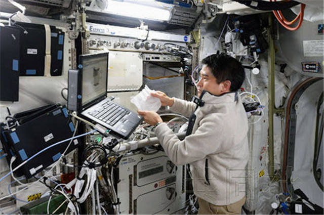 日本宇航员看神十一升空 赞"中国真行"