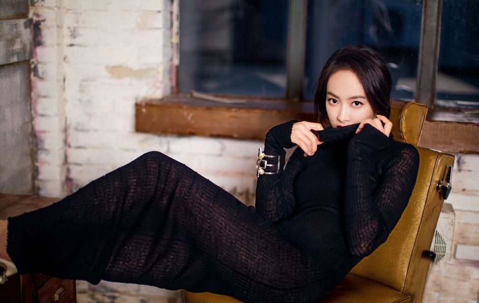 日前,宋茜征战巴黎时装周为某时尚杂志拍摄的封面大片曝光,照片中宋茜