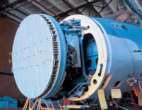 中国机载有源相控阵雷达首度现身 成大杀器