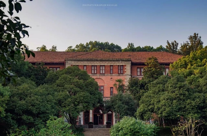 霍格沃茨的大礼堂?浙大之江校区就有