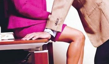 班主任饭局伸咸猪手 趁男生喝醉侵犯女生摸私处