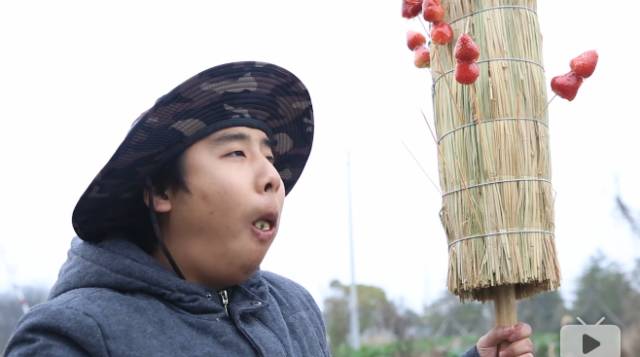 食小哥,从2016年7月更博开始,短短4个月时间,他便拥有了近40万的微博