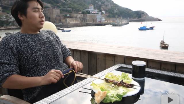 美食博主界的泥石流 这位一本正经做美食的杭州野食小哥火了