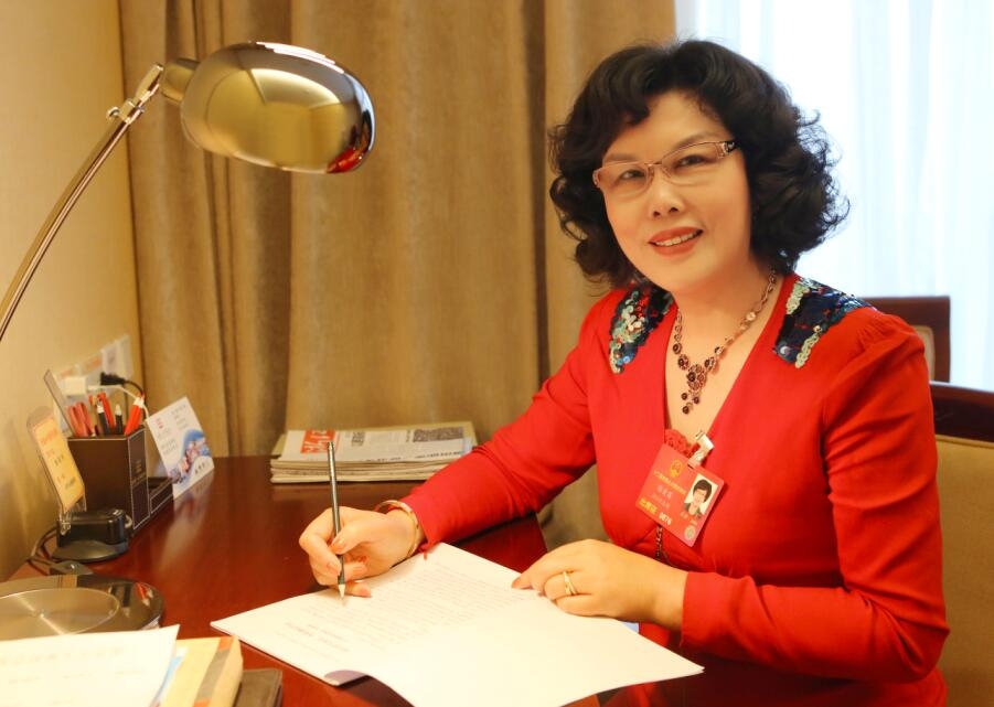 陈爱莲 全国人大代表,万丰奥特控股集团董事长