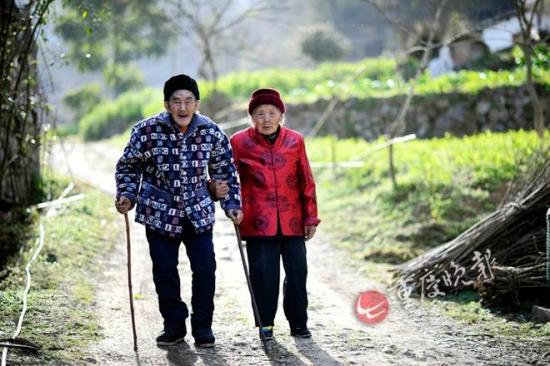 重庆百岁老人中最后的小脚女人:与丈夫相爱81年未分开1天