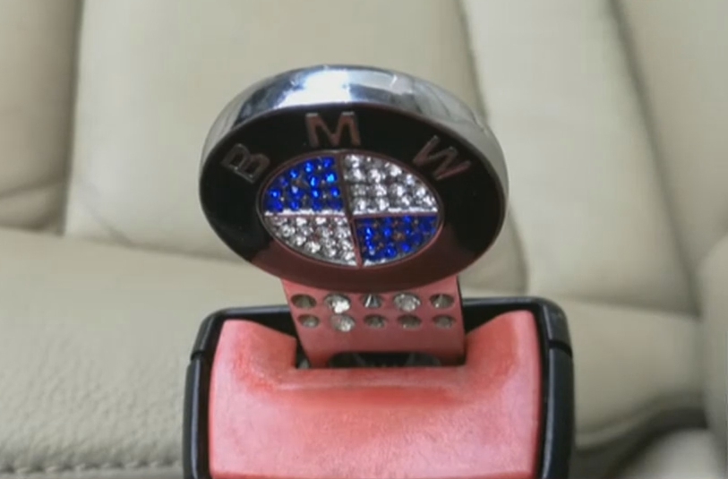 少女车祸中丧生 安全带插扣变"夺命扣"