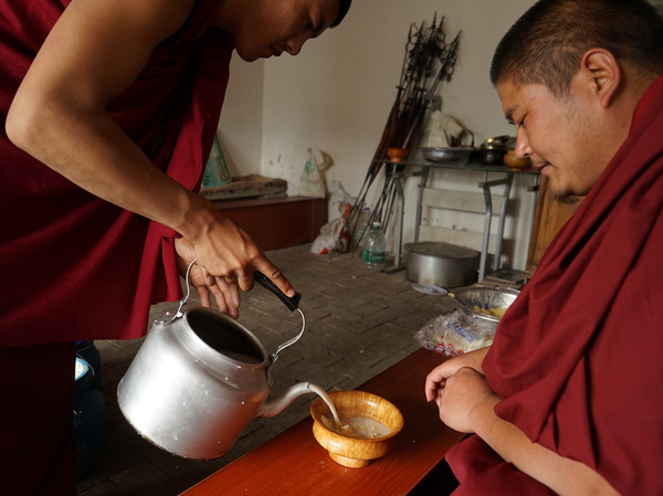 玉树结古寺僧人为什么光脚走路?夏安居你知道吗?