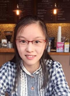 思齐的同学给快报传来了几张思齐的生活照,小姑娘长得眉清目秀.