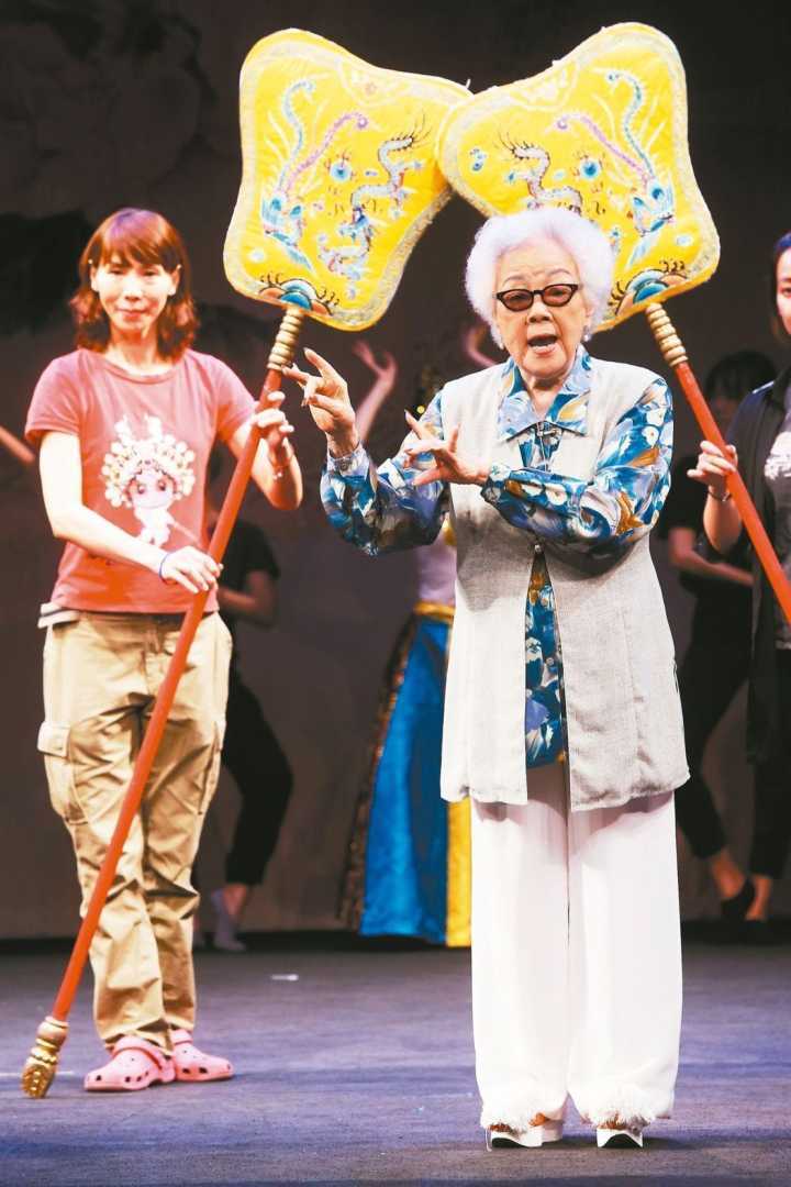 百岁老人戴绮霞台北演出 惊动了杭州102岁宋宝罗