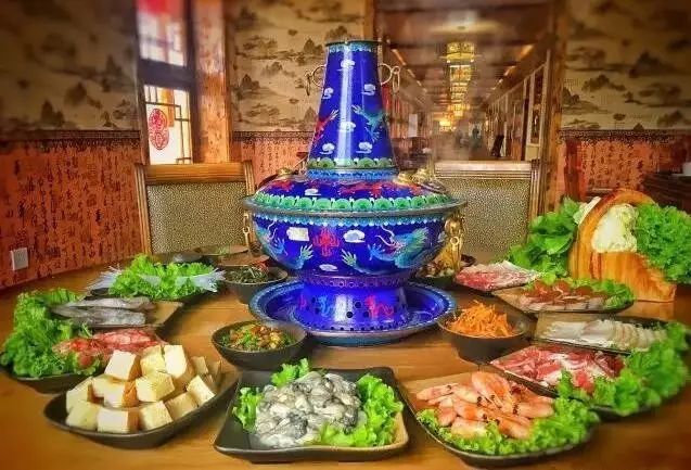 涮一口乌拉满族火锅,品尝不同于重庆火锅的异域风味.