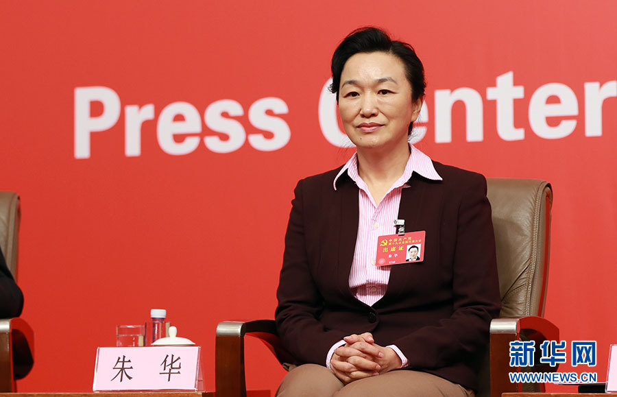 十九大新闻中心举行"打好生态环保攻坚战"集体采访