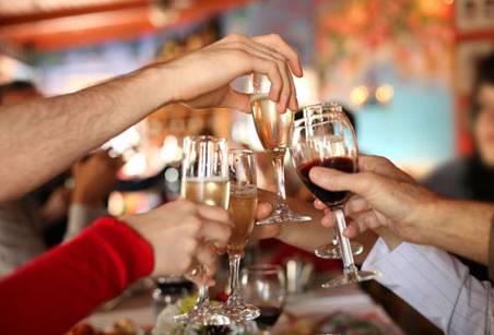 杭州独自打拼的姑娘吃了感冒药后出去应酬 却差点出大事