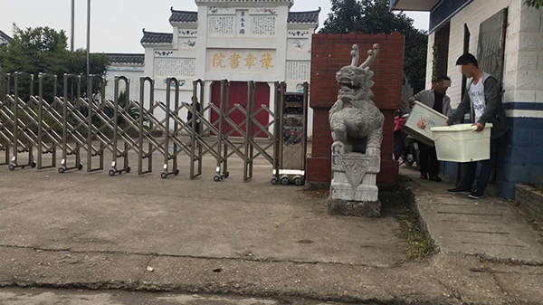 11月2日,吴军豹在微信群回应称:豫章书院修身学校已"主动申请停办,待