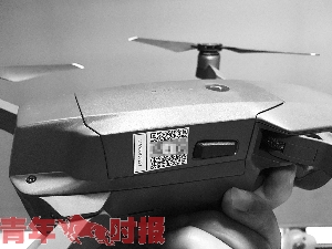 老姜的无人机上贴了许多这样的二维码.