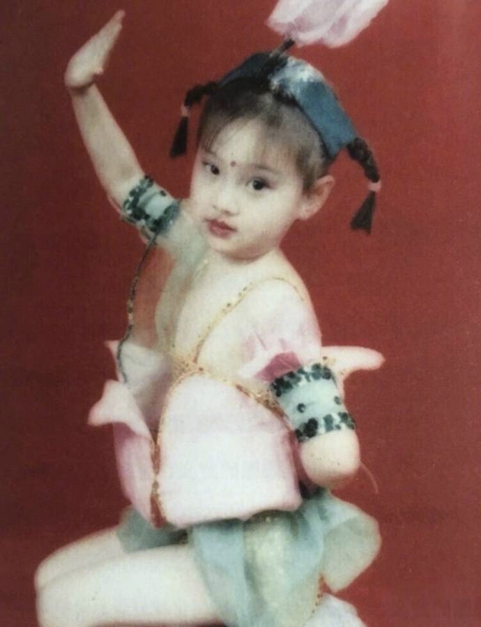 郑爽童年照曝光