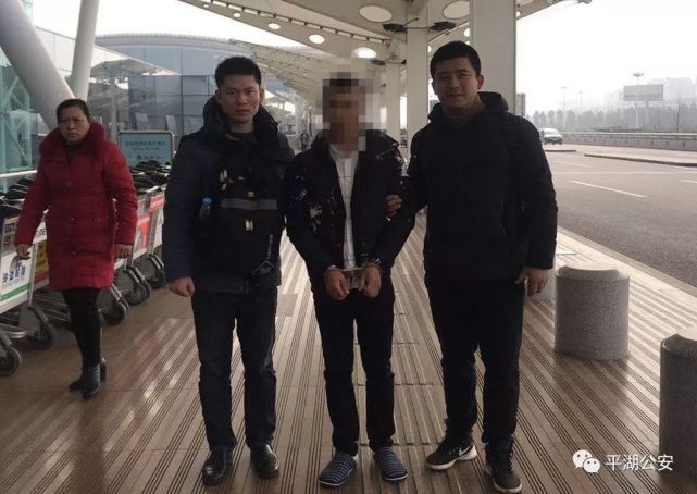 钟埭派出所,民警沈磊,小金和队员小陈押解寻衅滋事嫌疑人栗某顺利凯旋