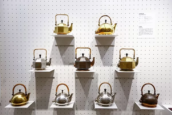 "迁徙的包豪斯:设计生活"展上的水壶