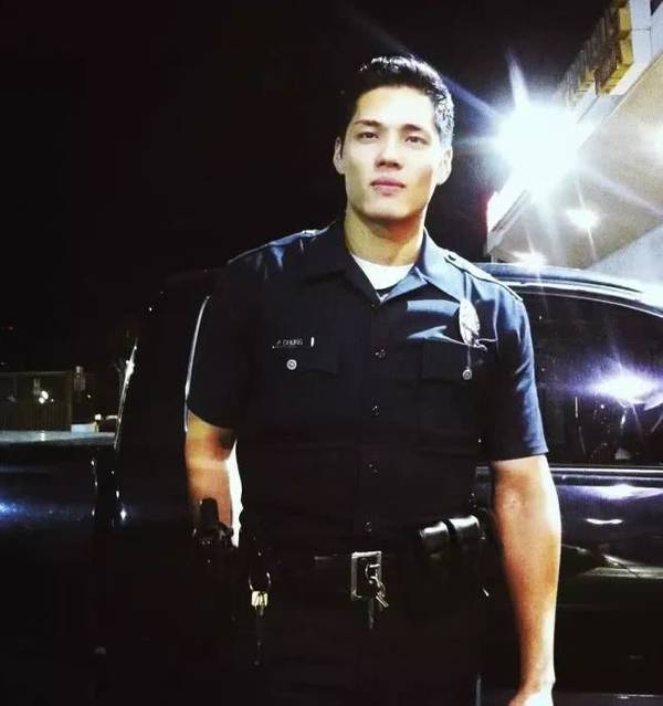 金小小妹女儿的爸爸 其实是这个帅出血的华裔保镖?