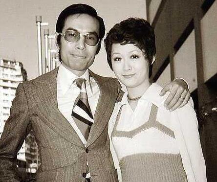 因为两人当时名气太大,所以离婚事件当时闹得满城风雨,加上媒体的添油