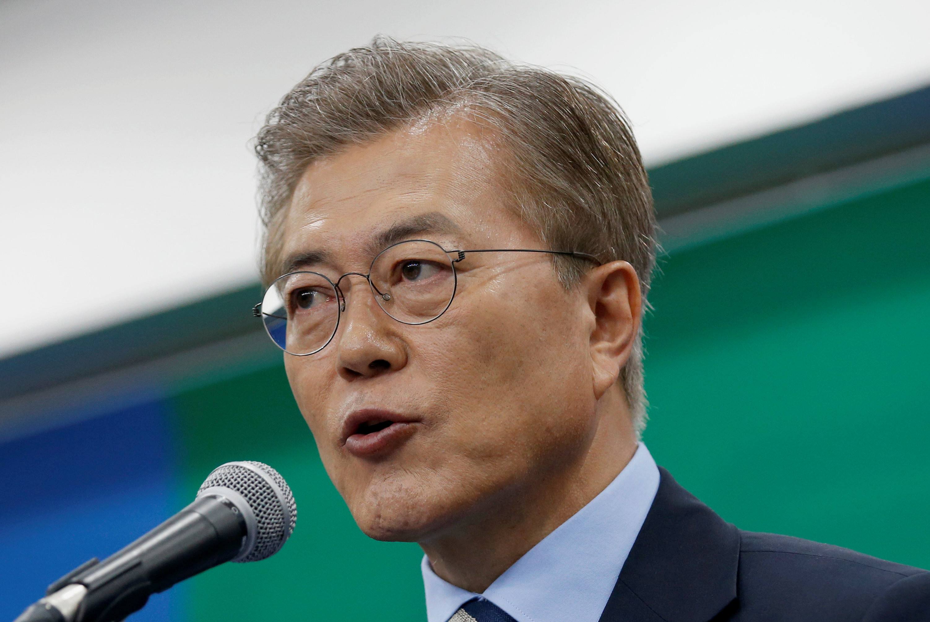 文在寅下令部署剩余4辆萨德发射车 民众集会抗议