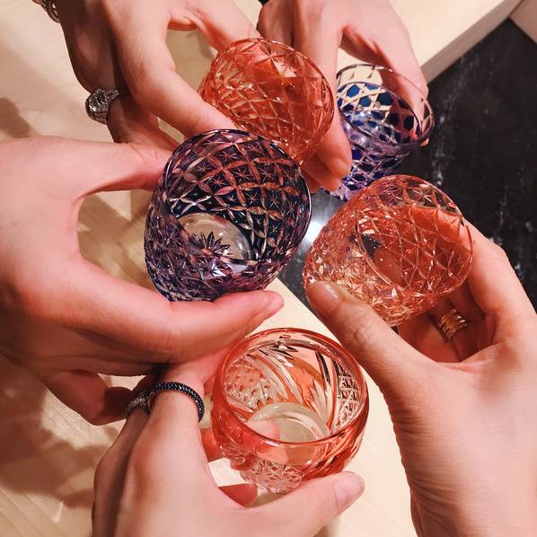 郑秀文晒"跳水皇后"伏明霞近照 两人多年一同庆生